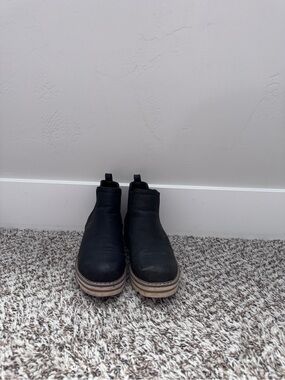 Women’s Black Chelsea Ankle Boots - Classic Slip-On Style - size 5